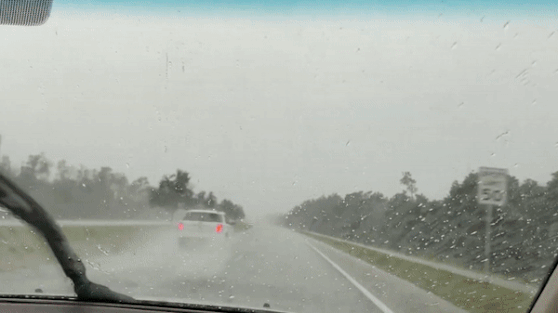 Tai xe thoat chet than ky khi oto bat ngo bi 'troi danh' hinh anh