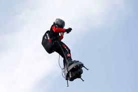 'Nguoi bay' roi giua chung khi vuot eo bien Manche sang Anh hinh anh