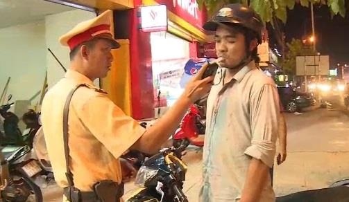 Du kieu chong doi khi bi kiem tra nong do con hinh anh