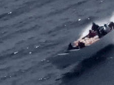 Man chay tron va vut cocaine xuong bien cua tau buon lau ngoai khoi My hinh anh