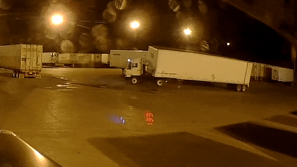 Om cua qua nhanh, container lam roi thung hang hinh anh