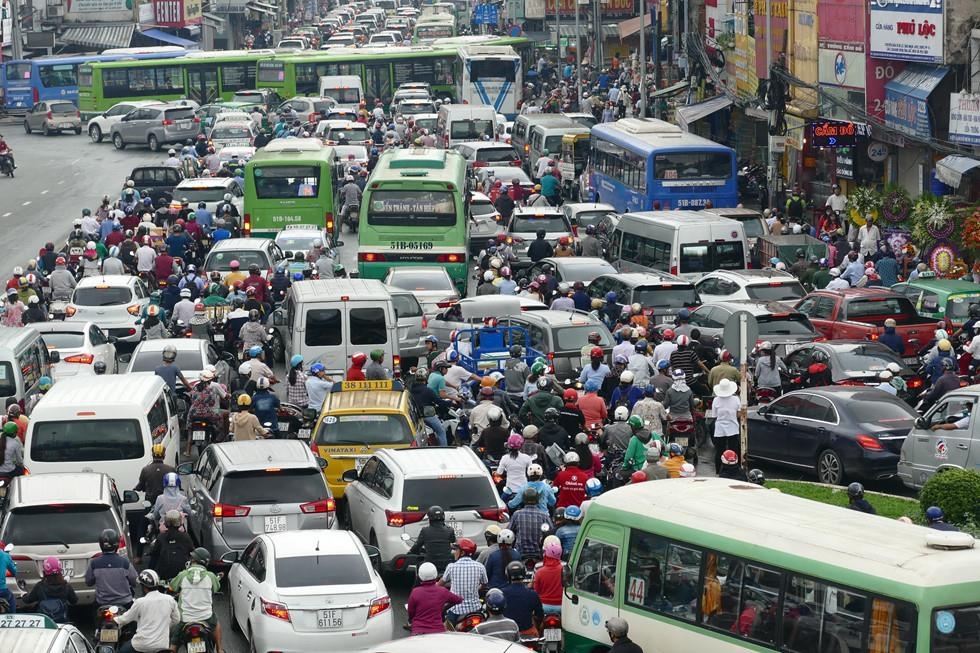 Dau dau xu ly un tac hang trieu phuong tien giao thong tai Da Lat hinh anh