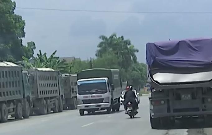 'Chim moi' bao ke, xe qua tai long hanh tren duong Ho Chi Minh hinh anh