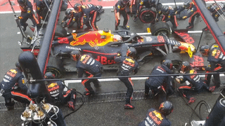 Ky luc thay 4 lop xe dua F1 chi mat 1,88 giay hinh anh