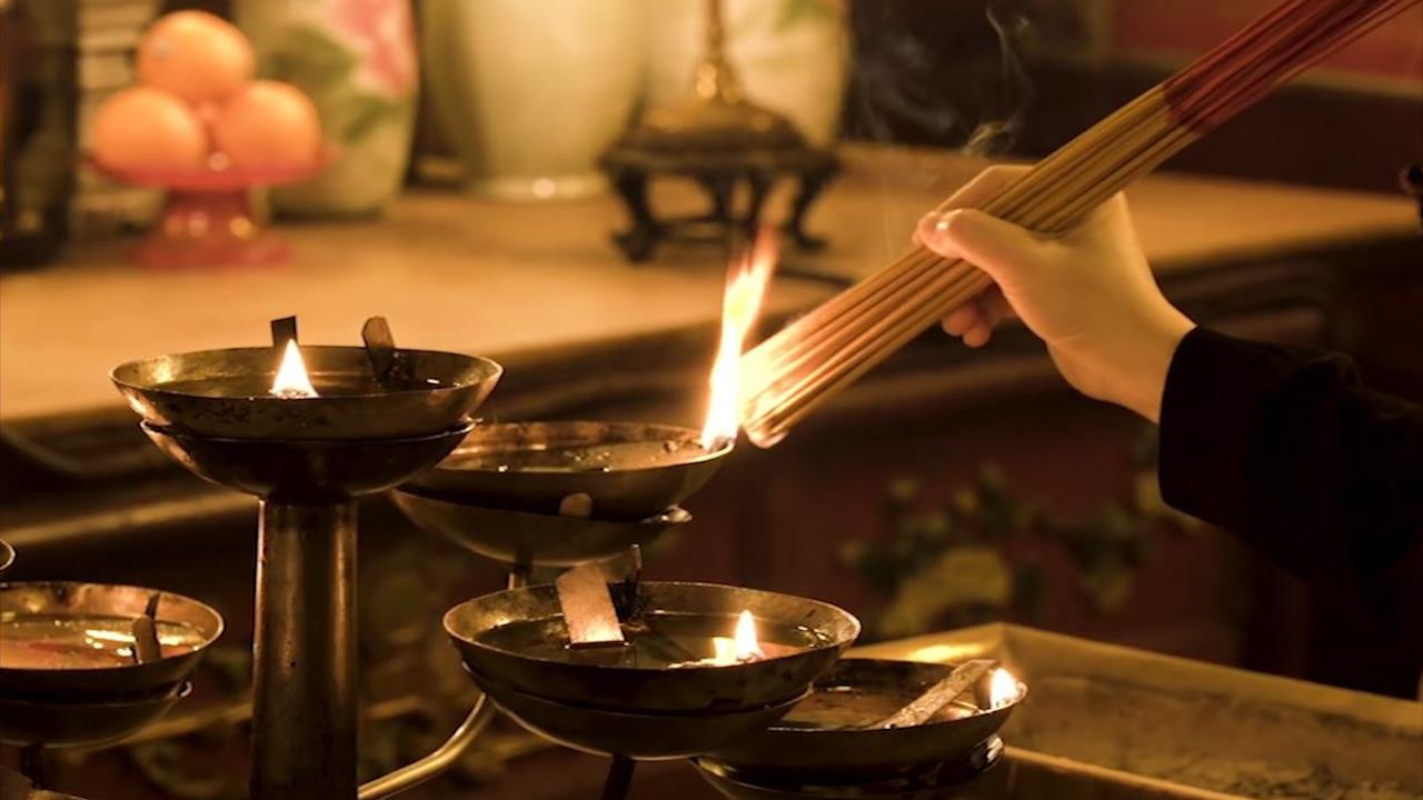 Loai nhang duoc lam tu nguyen lieu gia 120.000 USD/kg hinh anh