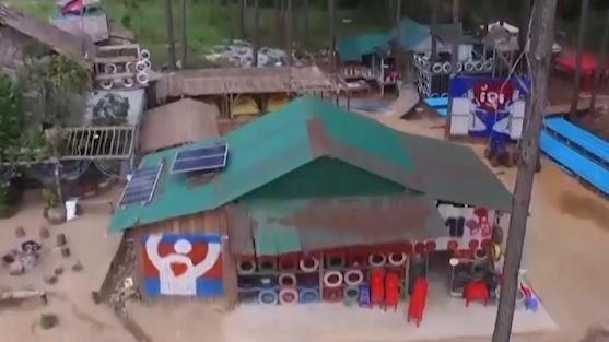 Quan ca phe lam tu 100% rac o Campuchia hinh anh