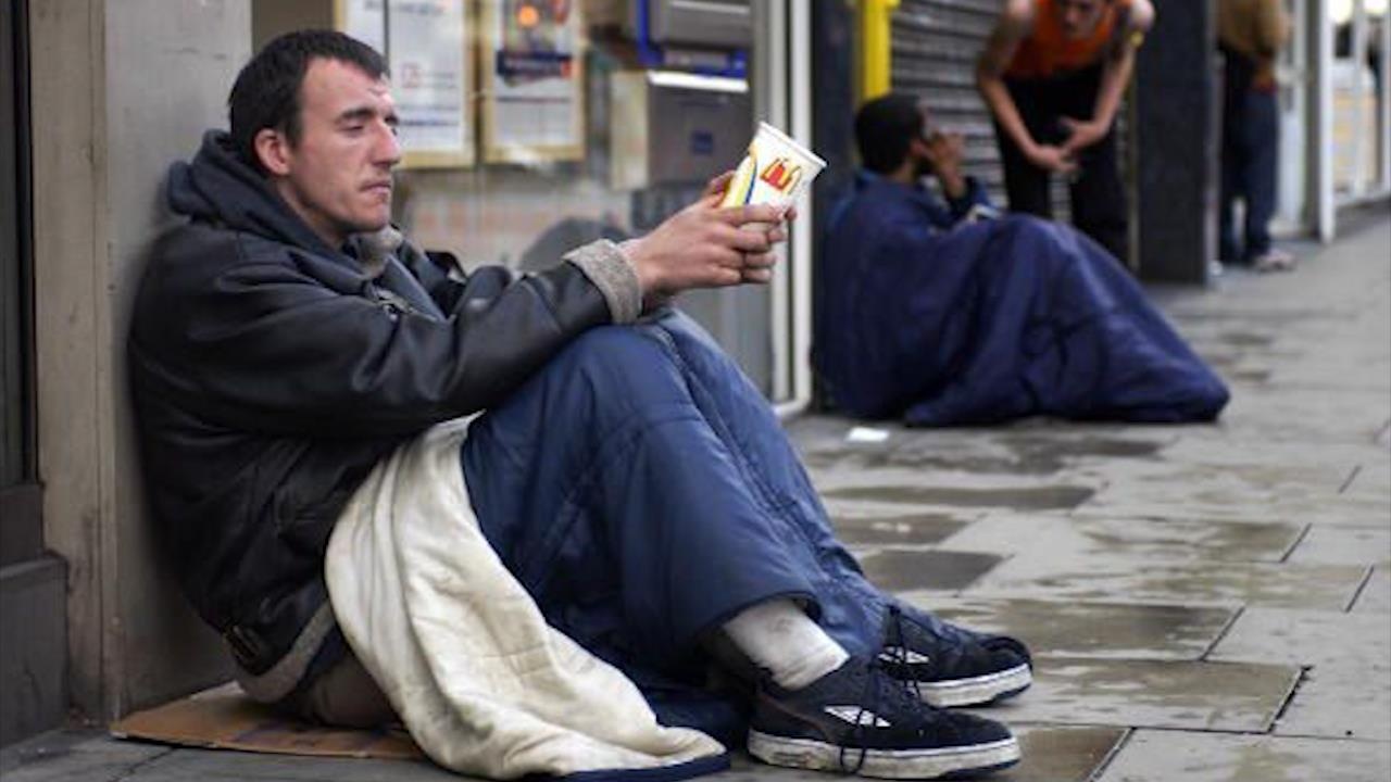 Kiem hang tram bang moi dem, nghe an xin no ro o Anh hinh anh