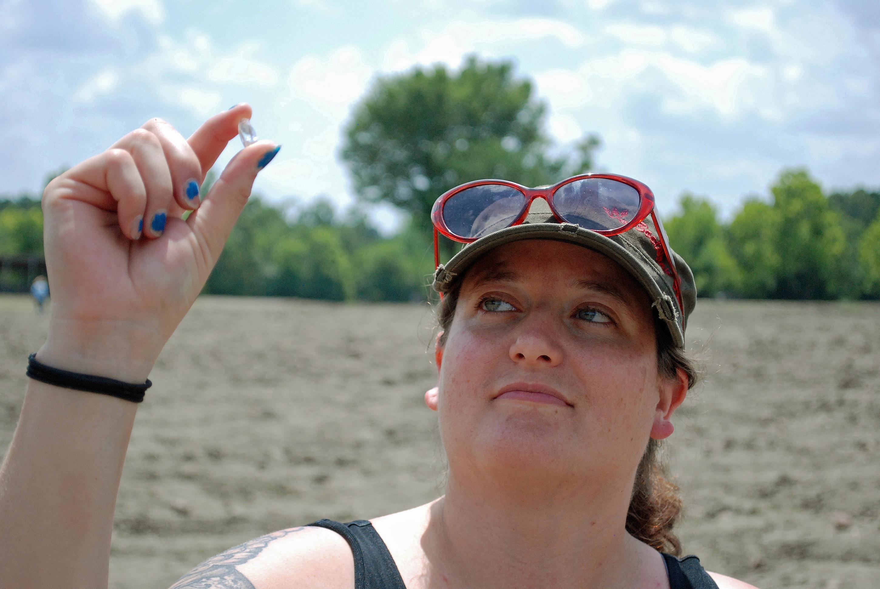 Mo kim cuong cong cong lon nhat the gioi, cho du khach lay ve hinh anh