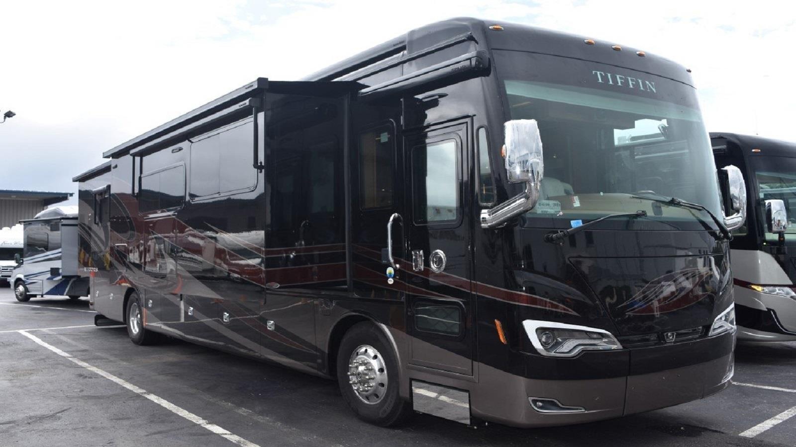 Phong khach san 'trang bi tan rang' lot thom trong chiec xe bus hinh anh