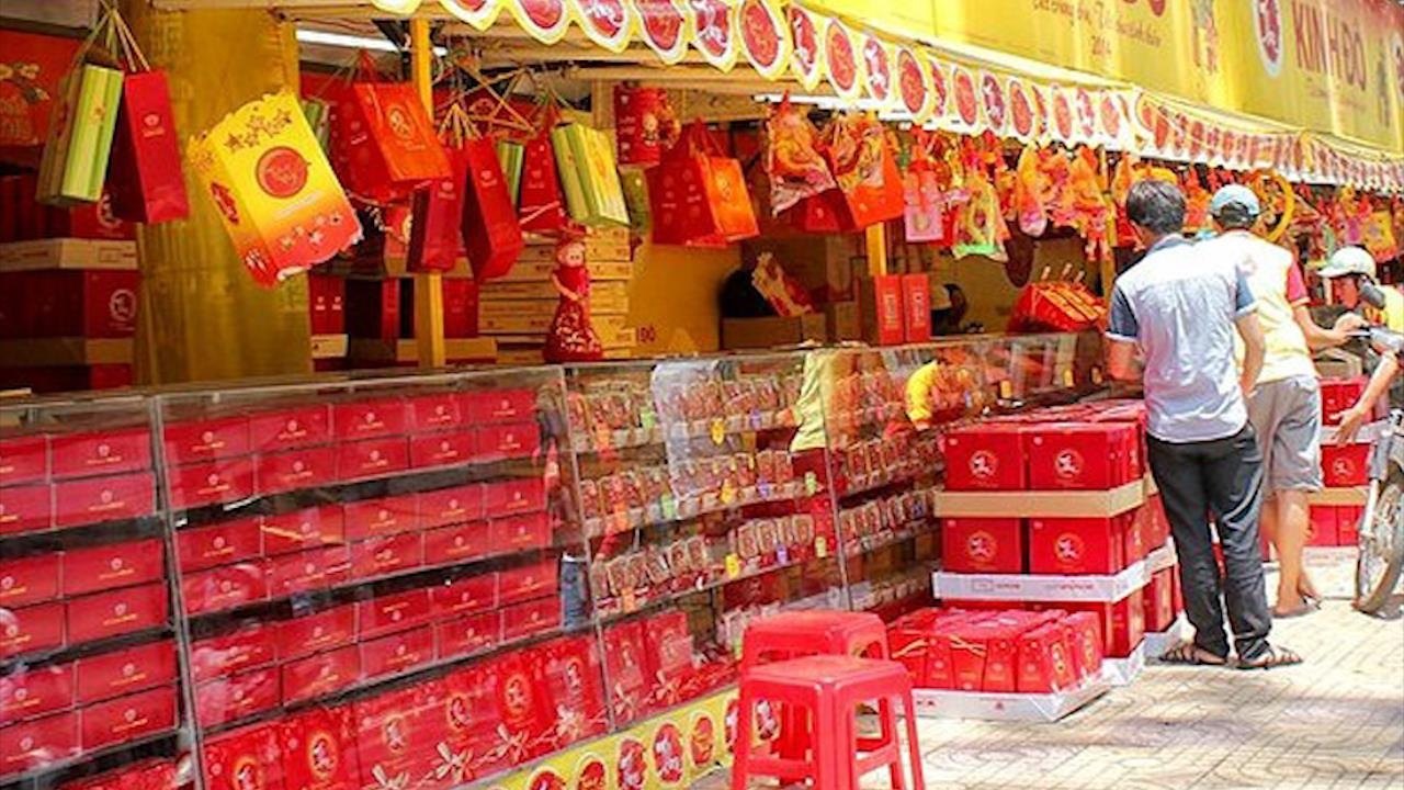 Chua den mua, banh trung thu da duoc rao ban day duong hinh anh