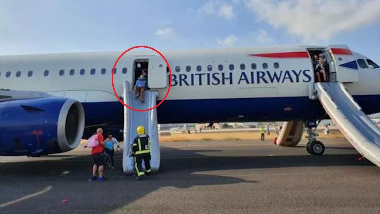 May bay Anh ha canh khan cap do dong co phat no hinh anh