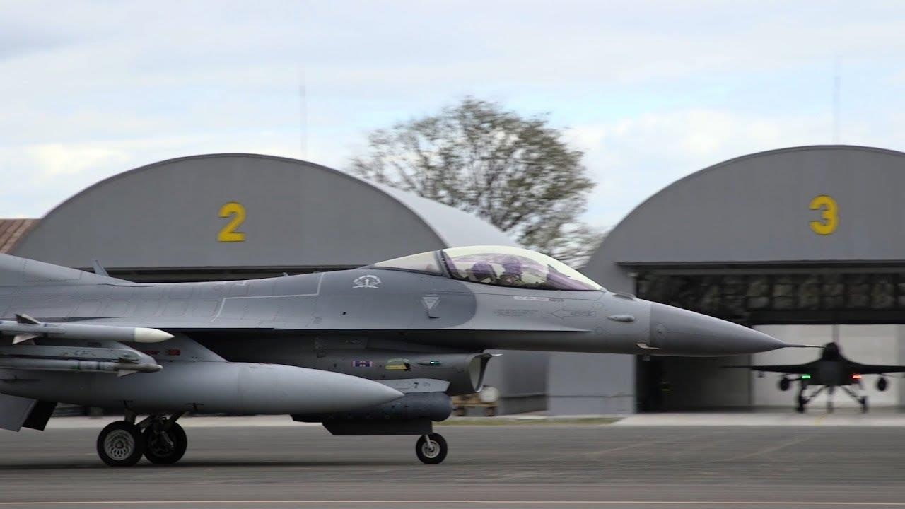 Luc luong khong quan Philippines va My chia se kinh nghiem bay hinh anh