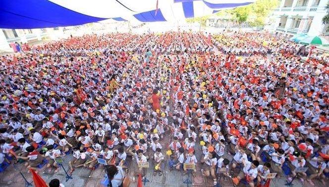 Lop hoc Ha Noi qua tai voi si so 65 hoc sinh hinh anh