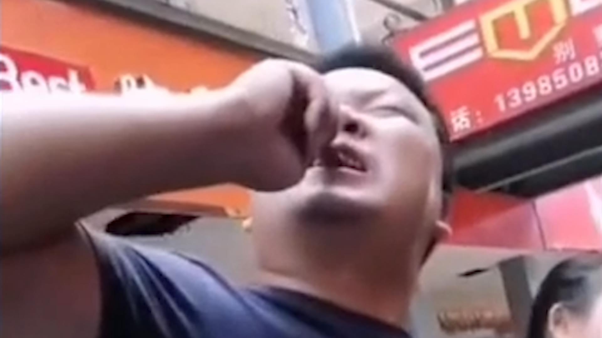 Cong ty o Trung Quoc buoc nhan vien an luon song vi khong dat chi tieu hinh anh