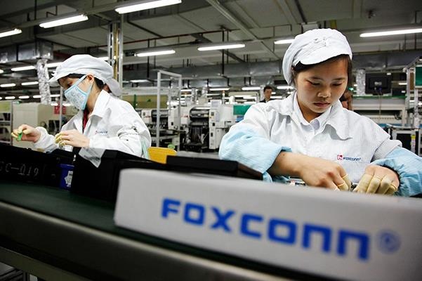Thao chay khoi Trung Quoc, Foxconn muon ban nha may 8,8 ty USD hinh anh