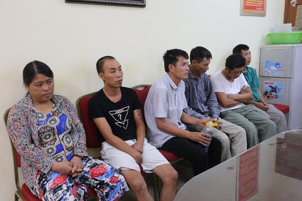 Bat gon o nhom tran lot tren cao toc Phap Van hinh anh