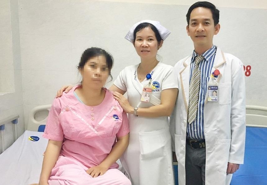 Mo ruot thua phat hien thai ngoai tu cung sap vo hinh anh