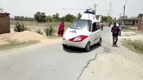 Chang trai tu che truc thang tu oto hinh anh