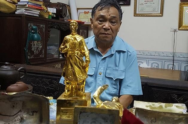 Nhet sat, nhoi xi mang vao tuong Phat dat vang ban theo can hinh anh