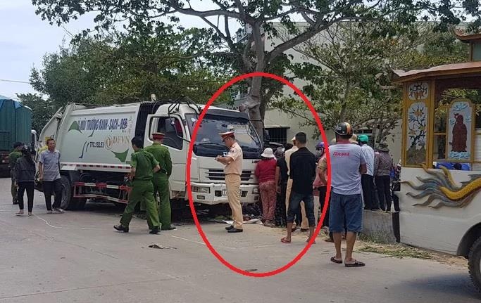 Xe cho rac lao sang duong tong chet nguoi ban trai cay hinh anh