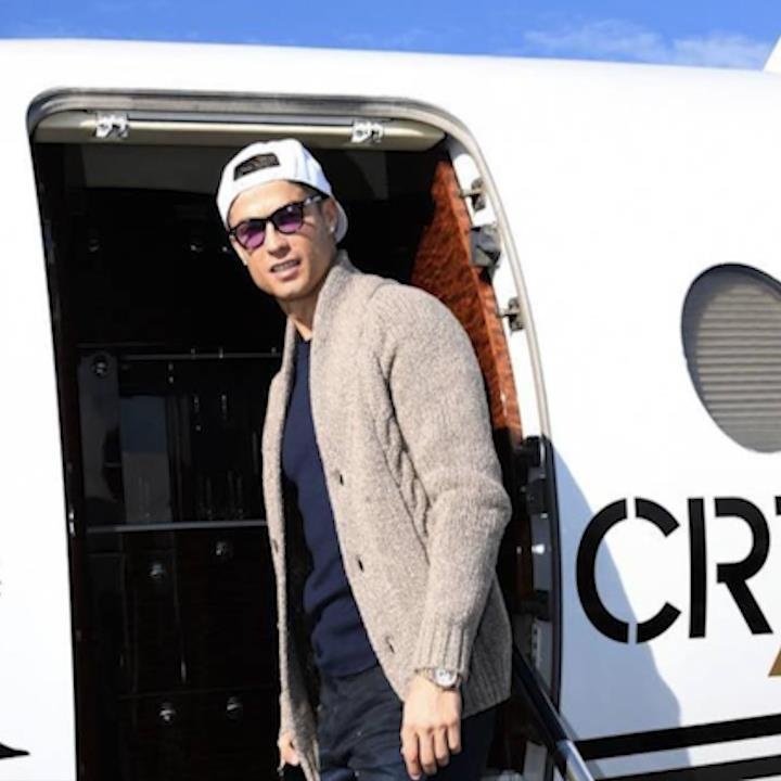 10 chuyen co trieu USD cua cac sieu sao bong da hinh anh