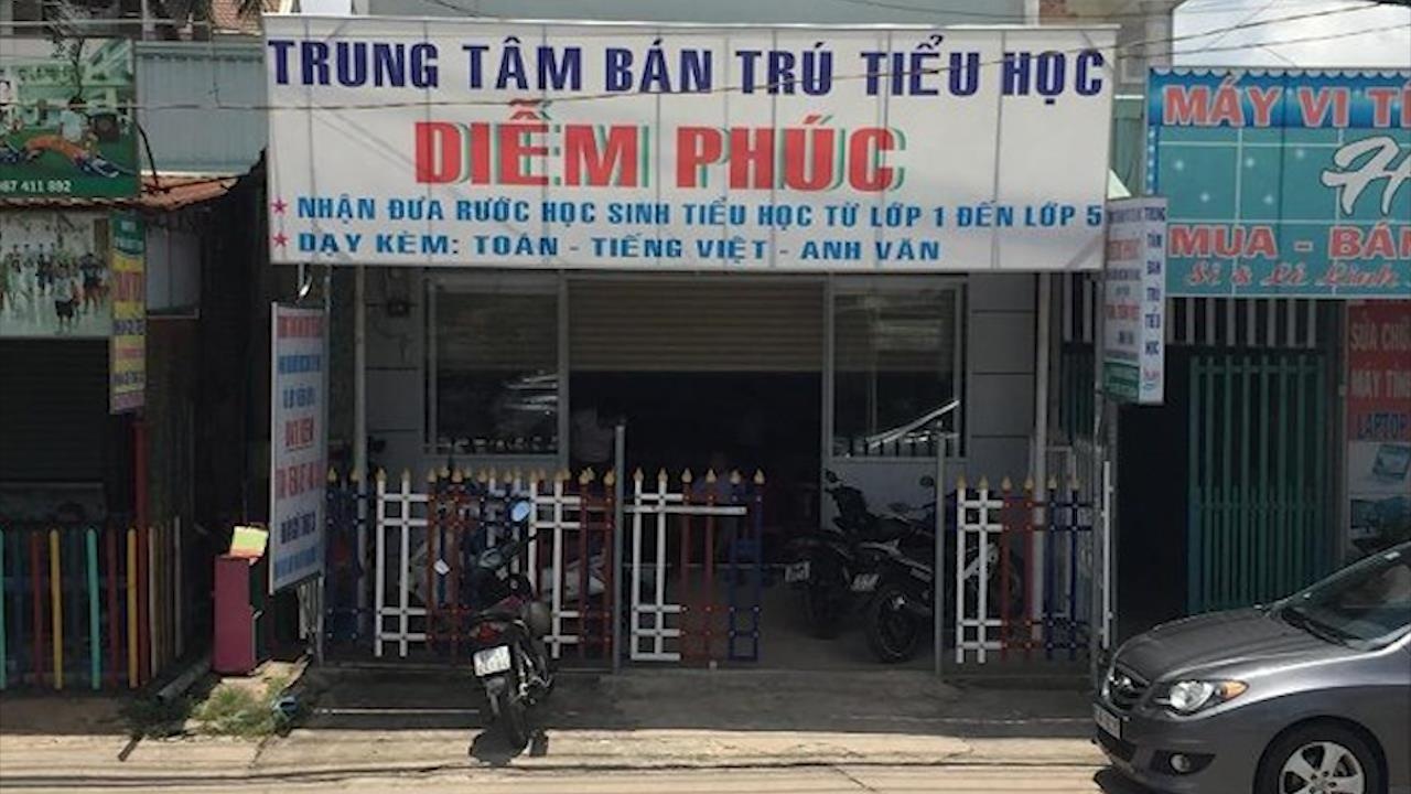 Dinh chi hoat dong co so bo quen be trai suot mot ngay hinh anh