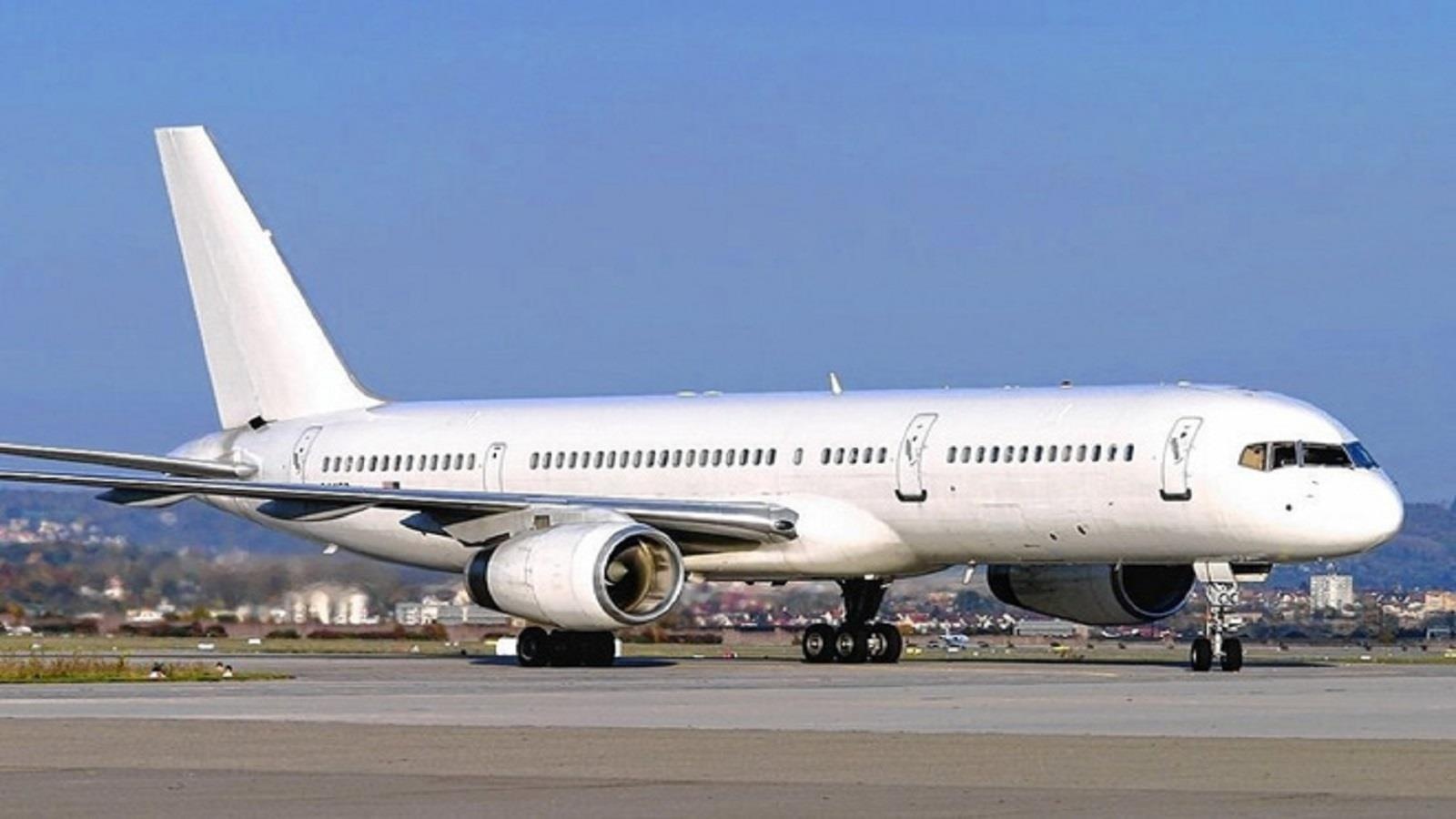 Tai sao may bay thuong duoc son mau trang? hinh anh