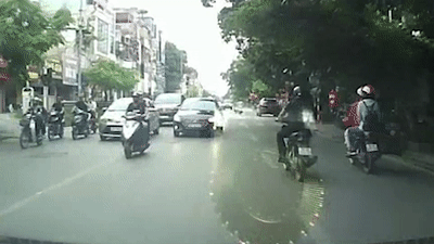 Lai xe oto lan lan, khieu khich tai xe khac hinh anh