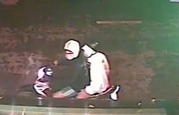 Mot gia dinh bi tat son, mam tom vao nha o TP.HCM hinh anh