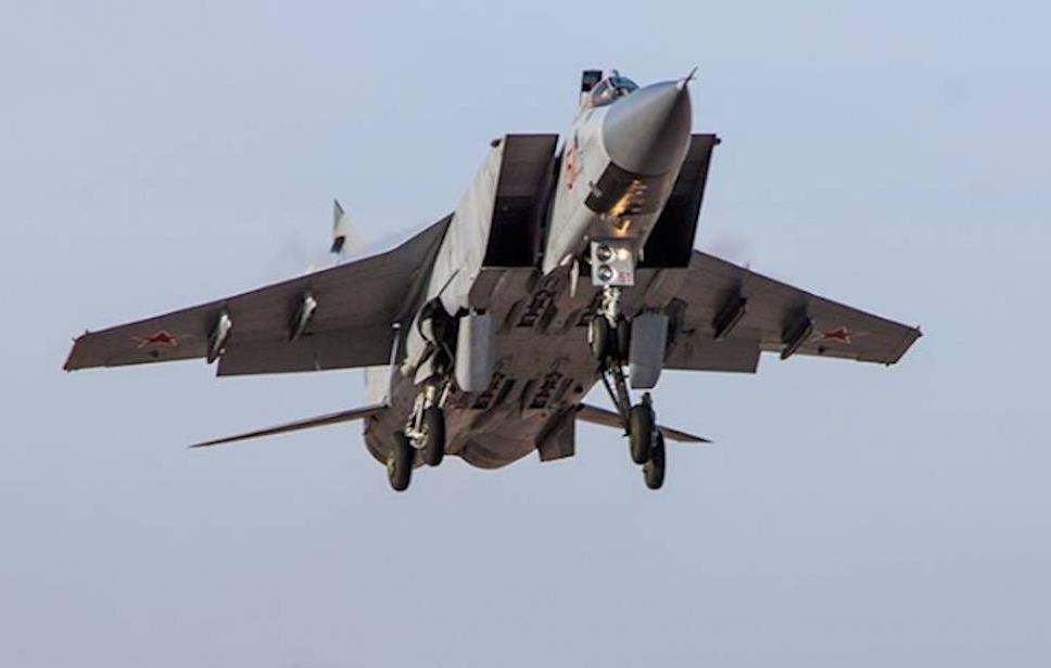 May bay chien dau MiG-31 bay o do cao 20.000 m voi toc do 2.500 km/h hinh anh