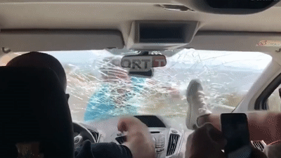 Chu nha hang bam nap capo tan cong khach du lich o Albania hinh anh