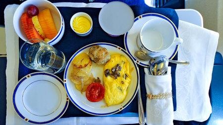 Cach phi cong duoc cham soc de dam bao suc khoe khi bay hinh anh