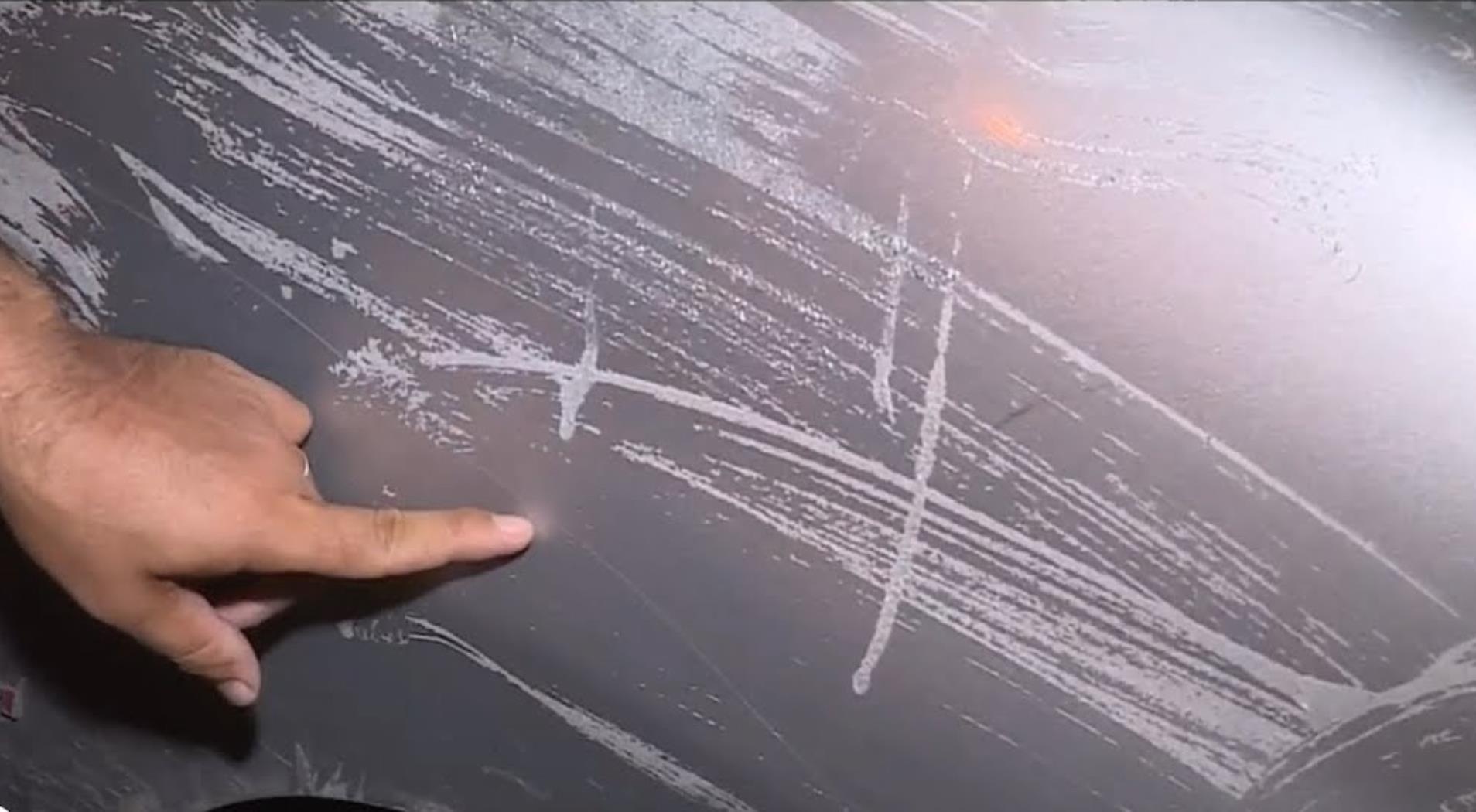 Khong gui xe trong bai tu phat, chu xe Ha Noi bi rach xe hinh anh