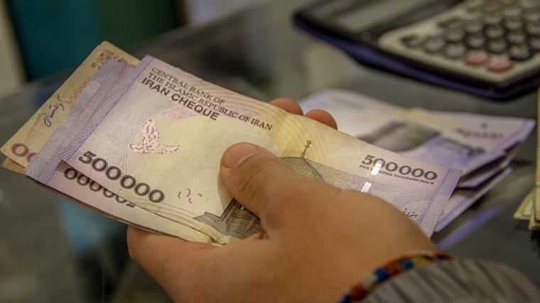 Iran xoa bo 4 so 0 tren dong tien nuoc nay hinh anh