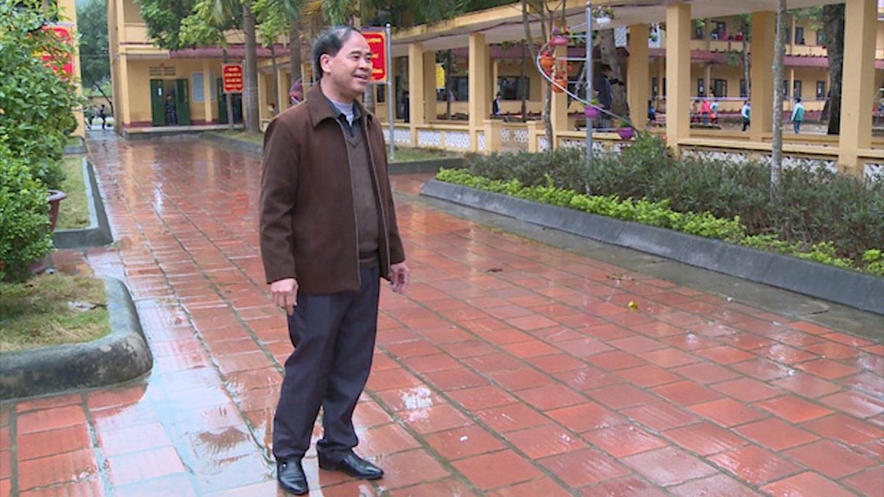 Bat giam tro lai hieu truong bi to dam o hinh anh