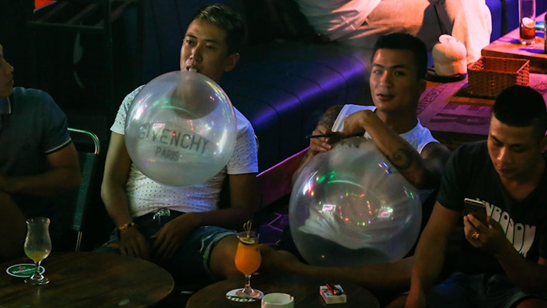 Cong khai ban bong cuoi du co thong bao cam hinh anh