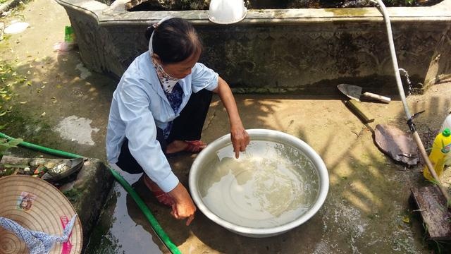 O canh nha may nuoc sach nhung nguoi dan phai su dung nuoc ban hinh anh