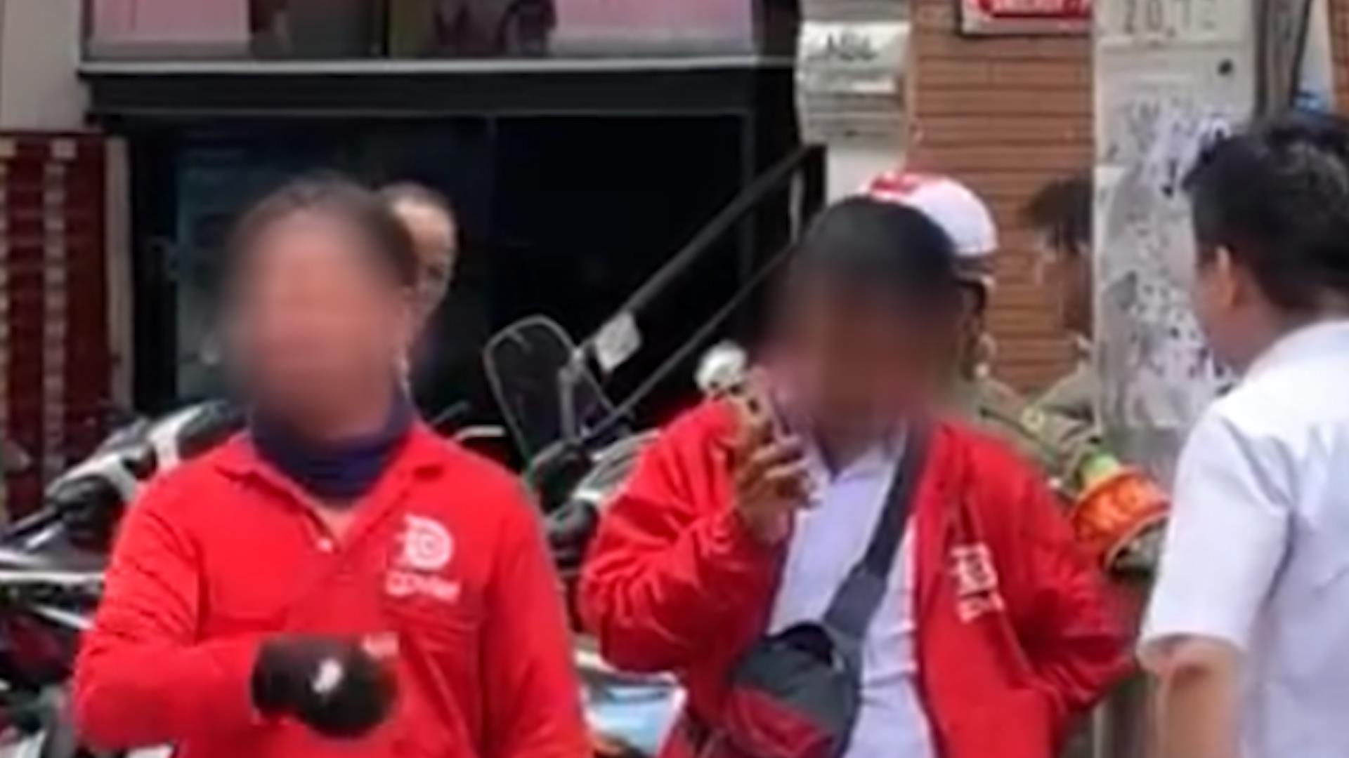 Nhac nho quen tra tien, tai xe bi nem dien thoai vao mat hinh anh