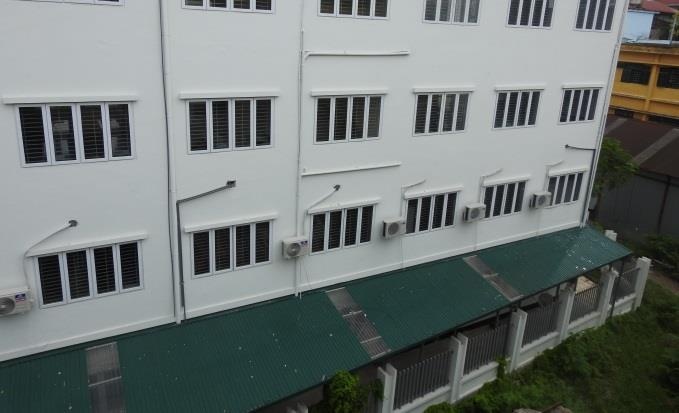 Truong hoc giua Ha Noi xay xong 1 nam van khong co duong vao hinh anh