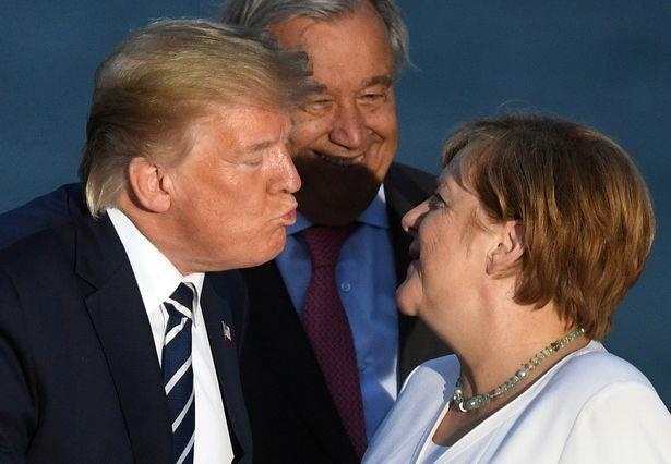 Khoanh khac boi roi cua ong Trump khi hon ma ba Merkel tai hoi nghi G7 hinh anh