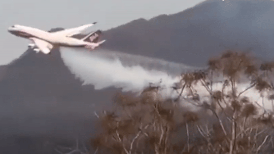 Khoanh khac 'sieu may bay chua chay' Boeing 747 dap lua o Amazon hinh anh