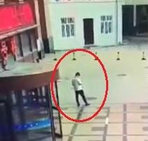 Dang dung hong gio, bi nguoi nhay lau roi trung lam gay dot song hinh anh