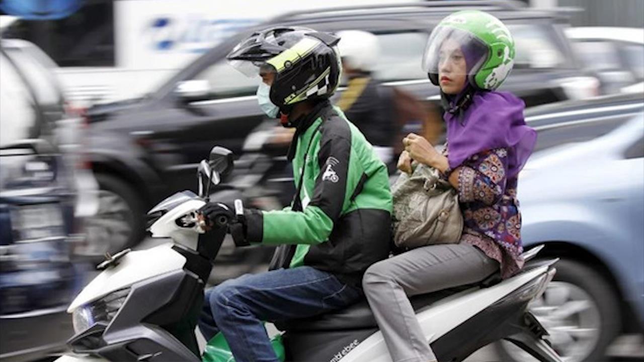 Khach hang len tieng vi bi tai xe xe om cong nghe nhan tin tan tinh hinh anh