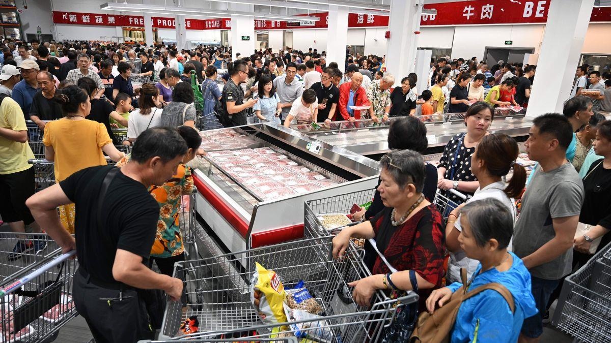 Khach chen lan khien sieu thi Costco 'that thu' o Thuong Hai hinh anh