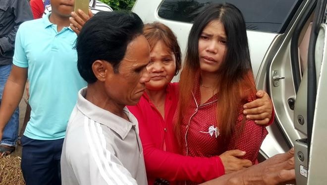 Co gai bat ngo tro ve nha sau 16 nam gia dinh lap ban tho hinh anh