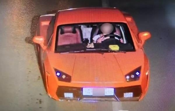 Lai xe Lamborghini nhai, nu tai xe Trung Quoc bi bat hinh anh