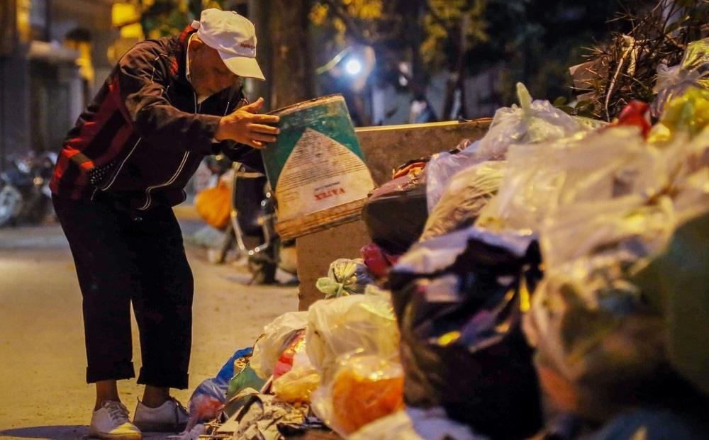 Xuat hien nhieu 'bot rac' tu phat o Ha Noi hinh anh