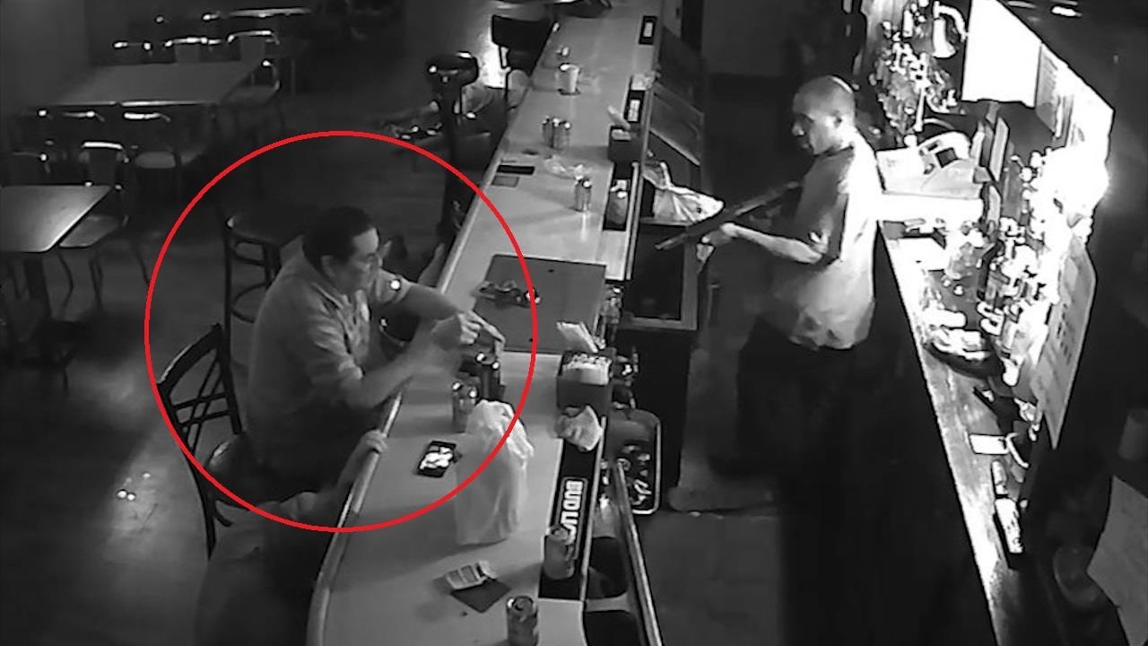 Nguoi dan ong My van binh than khi bi ten cuop co vu trang de doa hinh anh