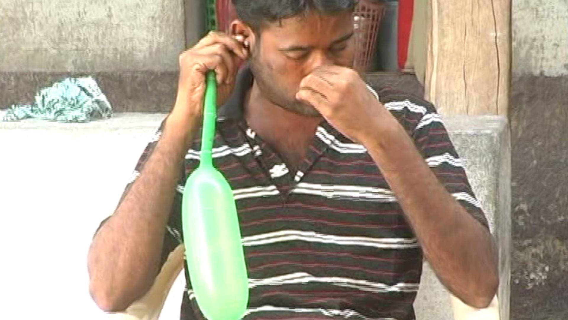 Nguoi dan ong An Do thoi bong bong bang tai hinh anh