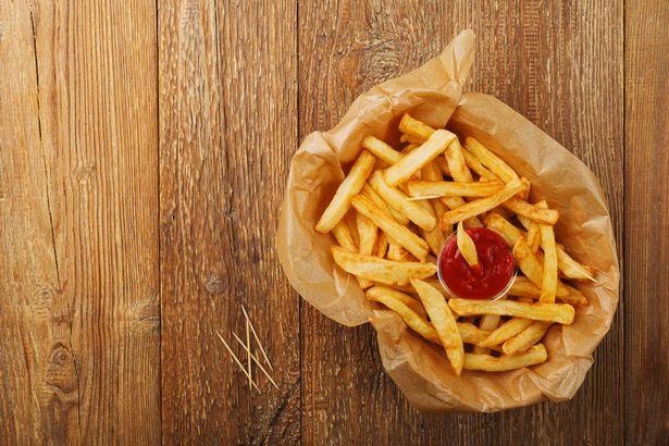 Suyt mu mat vi 7 nam chi an khoai tay chien va banh mi hinh anh